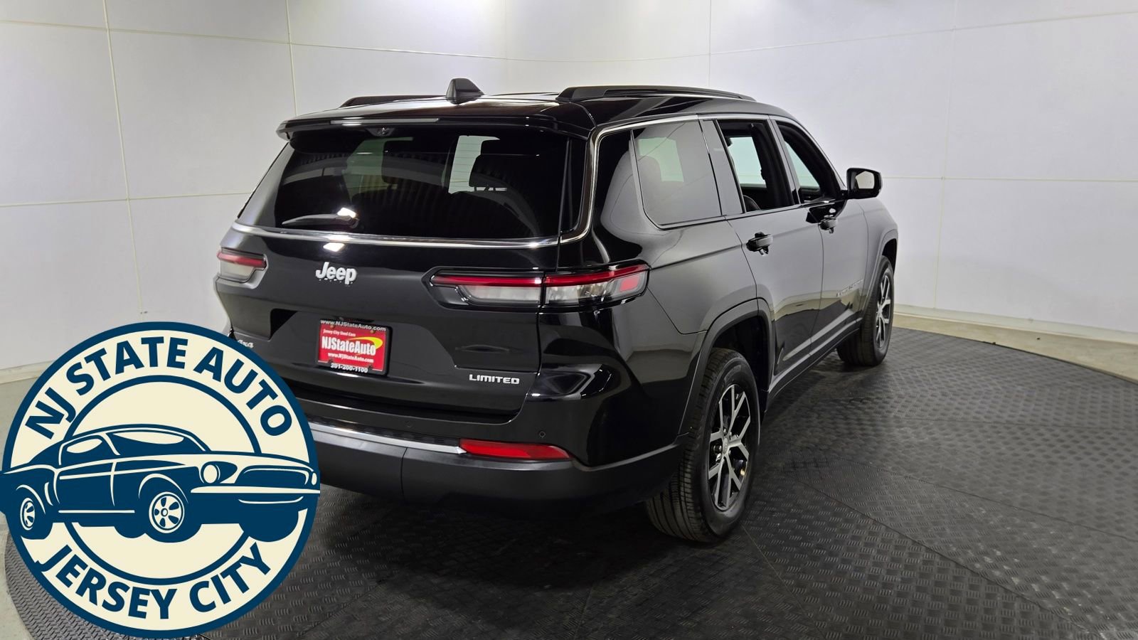 Used 2024 Jeep Grand Cherokee L Limited w/ Luxury Tech Group II image 7