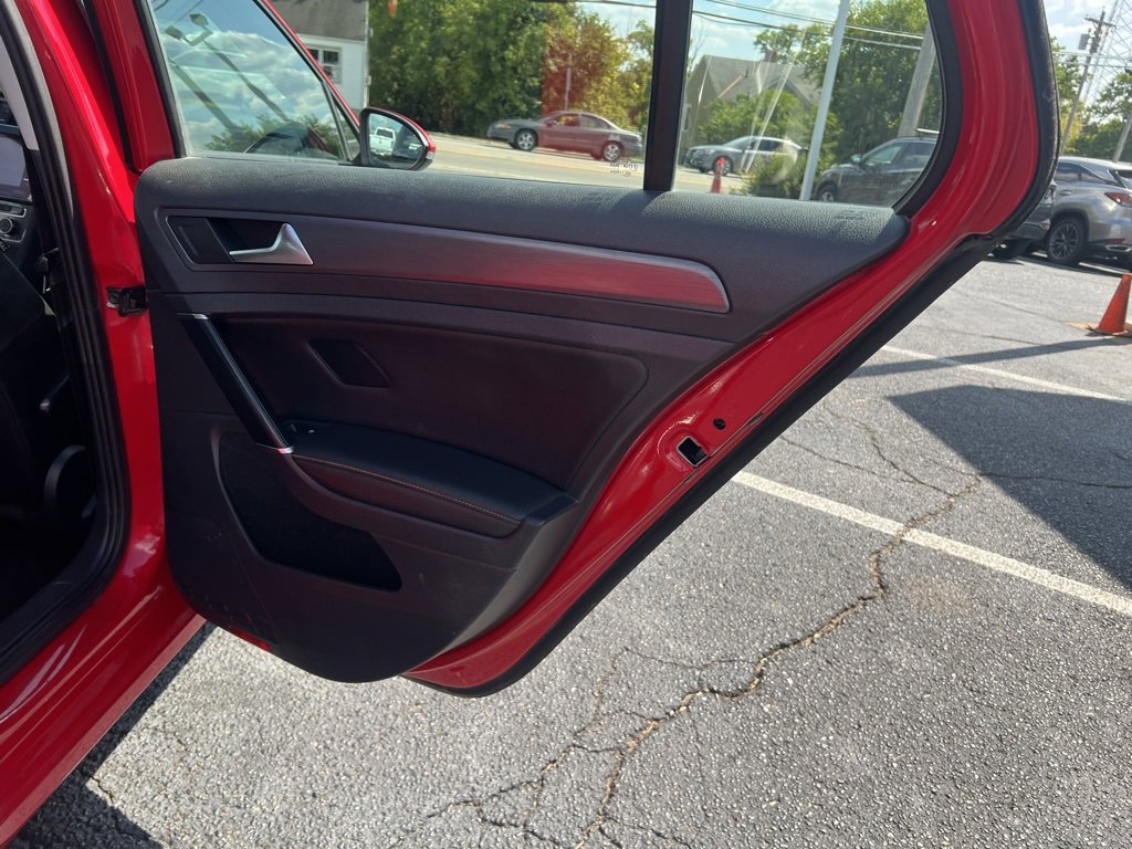 Used 2018 Volkswagen Golf SE image 22