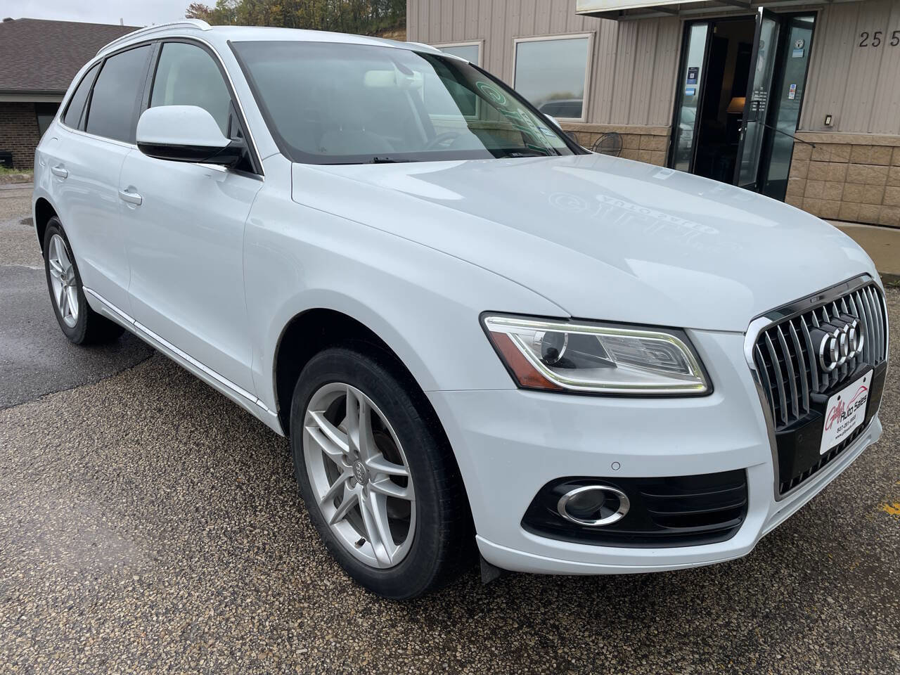 Used 2016 Audi Q5 2.0T Premium Plus w/ Technology Package image 2