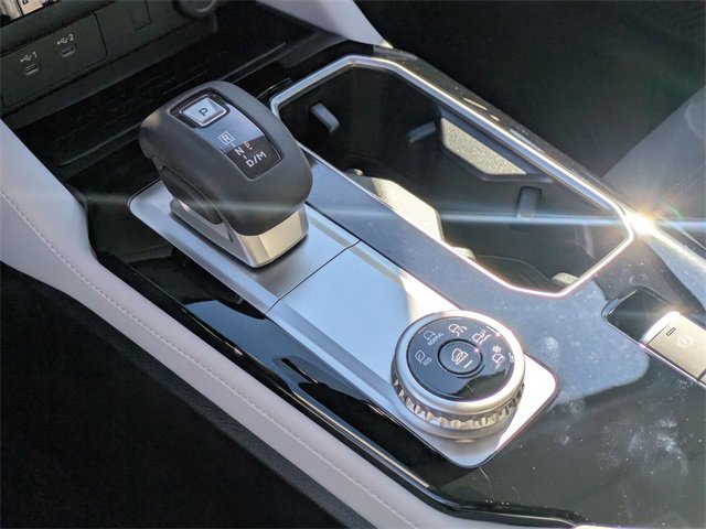 New 2025 Mitsubishi Outlander SE image 24