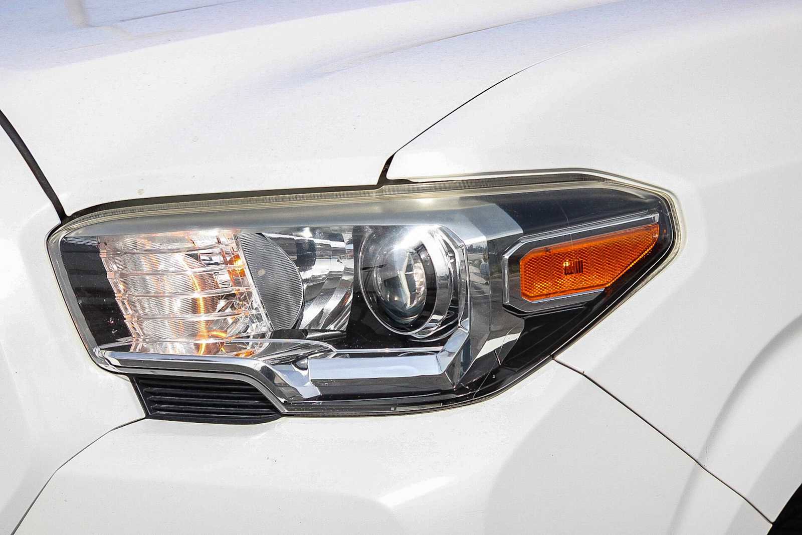 Used 2017 Toyota Tacoma SR5 image 10