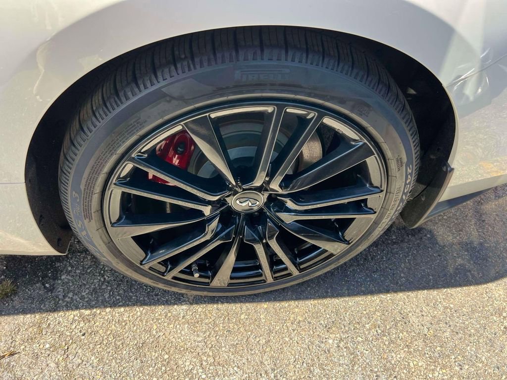 Used 2017 INFINITI Q60 Red Sport 400 image 7