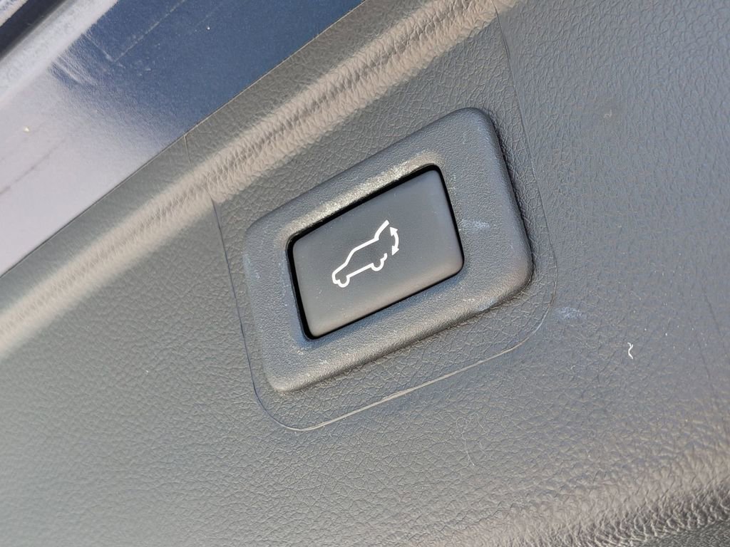 Used 2018 Subaru Outback 3.6R Touring AWD/4WD image 7