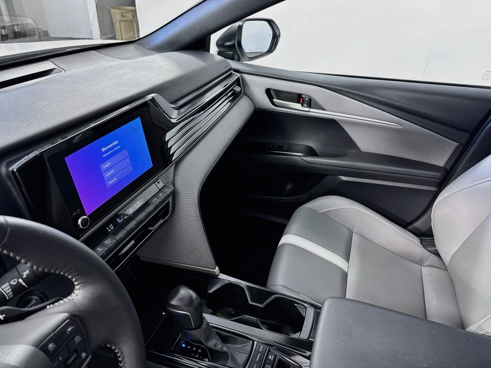 Used 2025 Toyota Camry SE FWD image 6