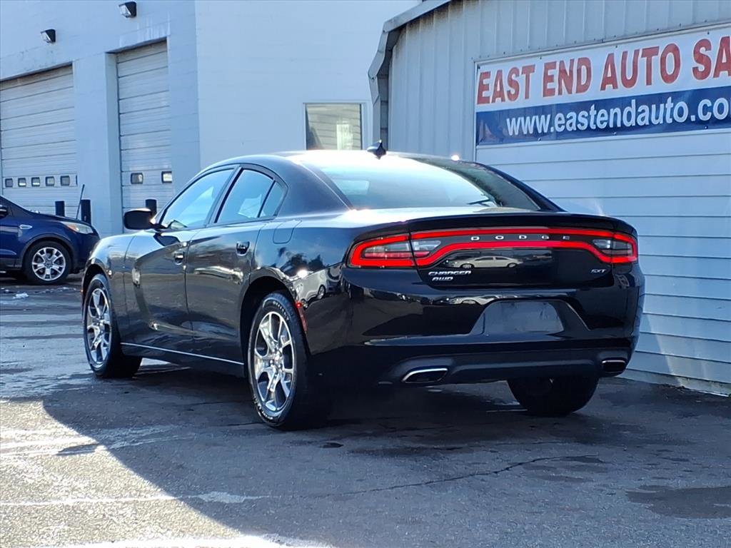 Used 2016 Dodge Charger SXT image 3