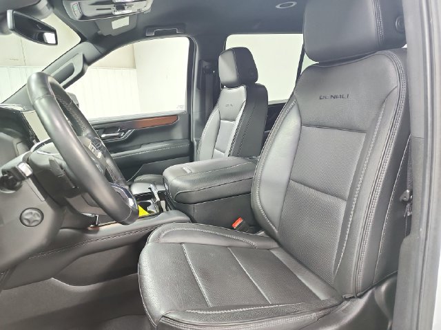 Used 2025 GMC Yukon Denali RWD image 19
