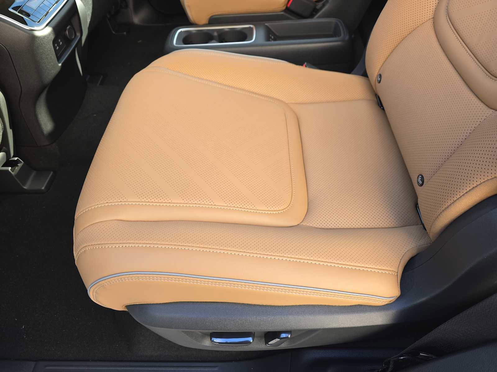 New 2026 INFINITI QX80 Luxe w/ Cargo Package image 12