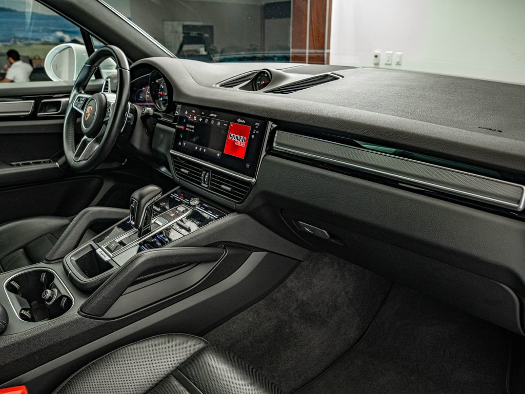 Certified 2023 Porsche Cayenne Platinum Edition image 44