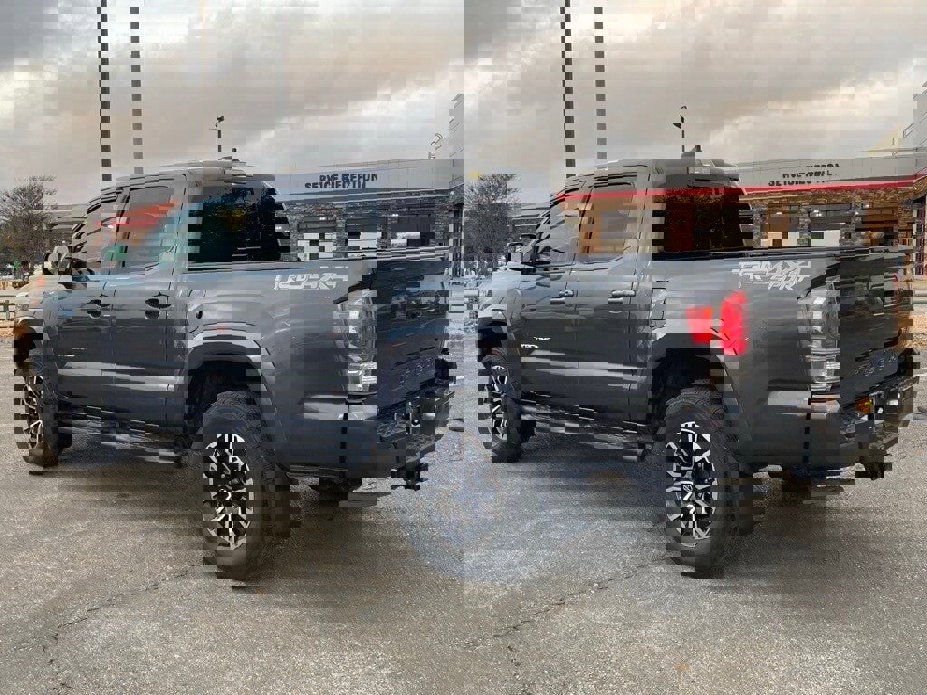 Used 2022 Toyota Tacoma TRD Sport w/ Technology Package image 7