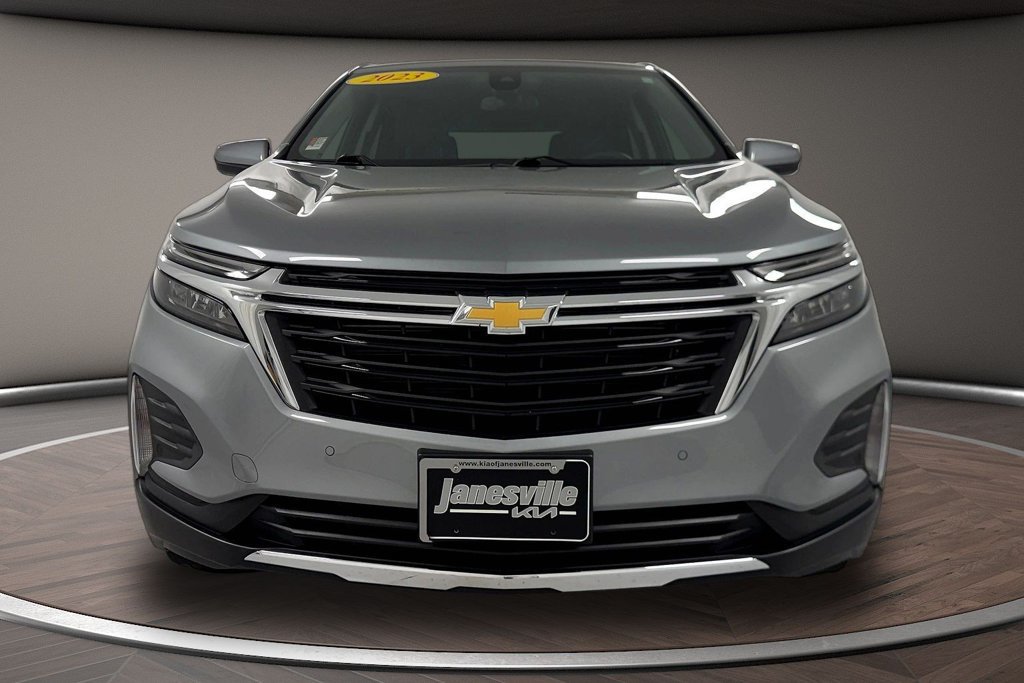 Used 2023 Chevrolet Equinox LT FWD image 2