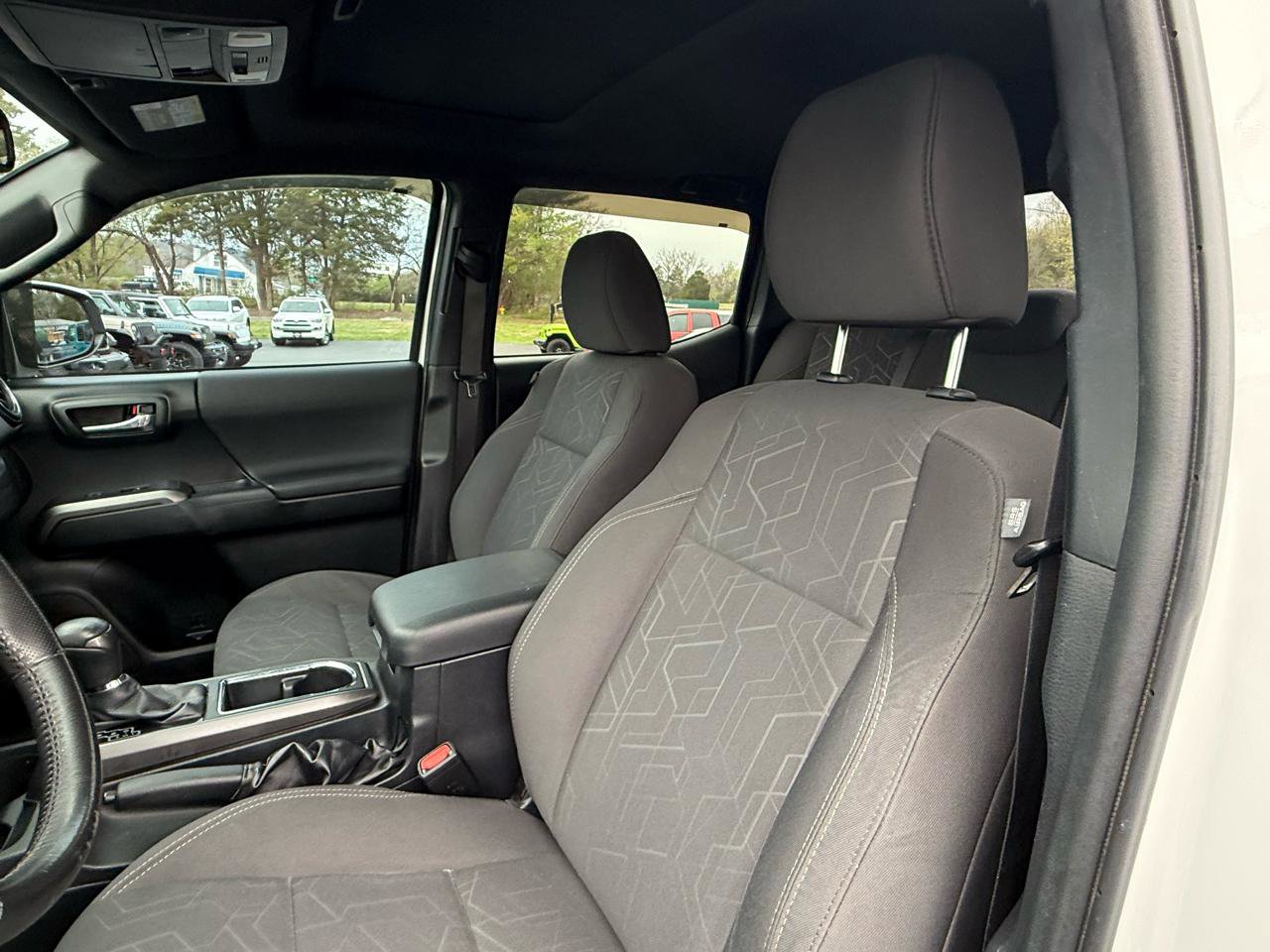 Used 2017 Toyota Tacoma TRD Sport w/ Premium & Technology Package image 17