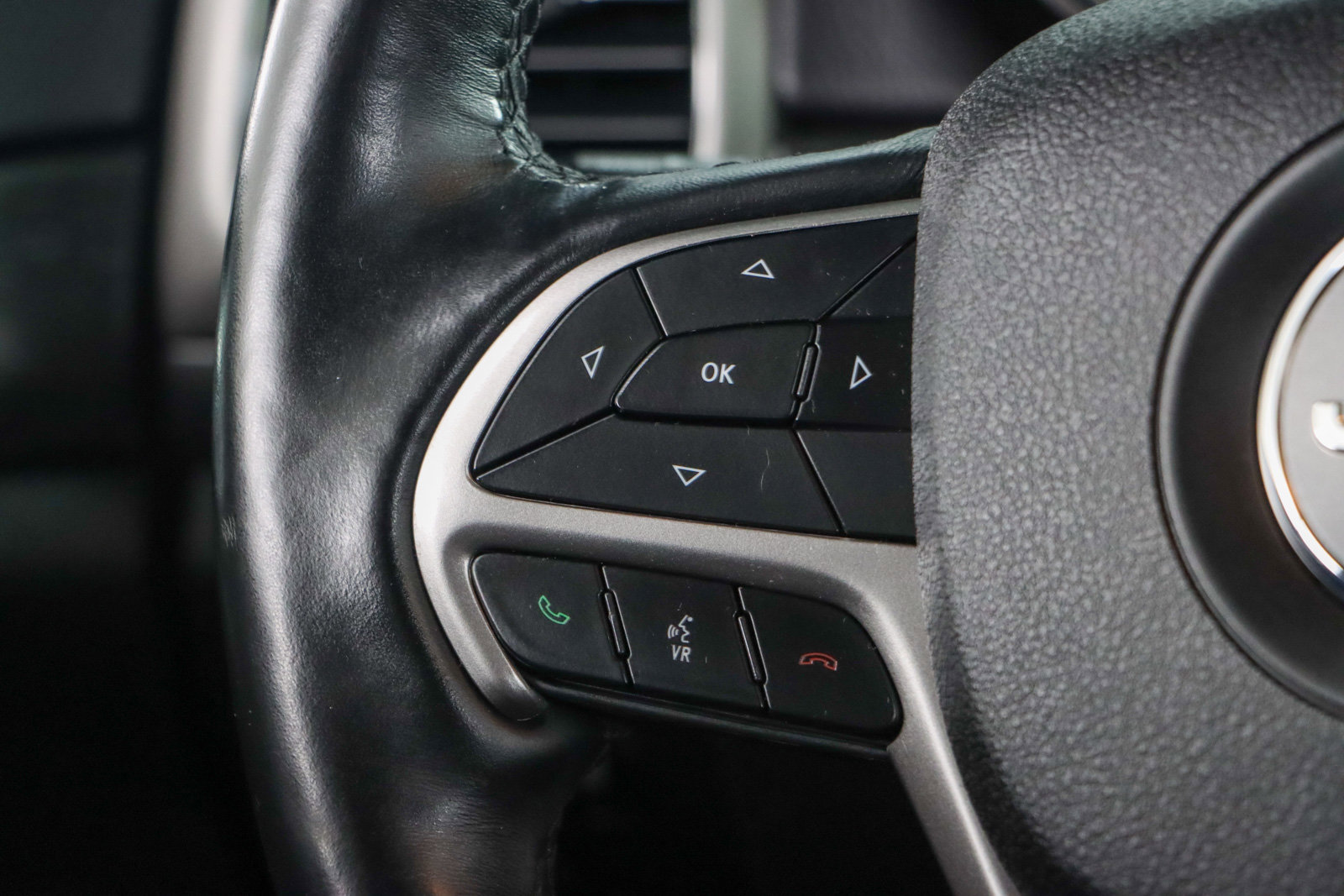 Used 2018 Jeep Grand Cherokee Altitude image 13