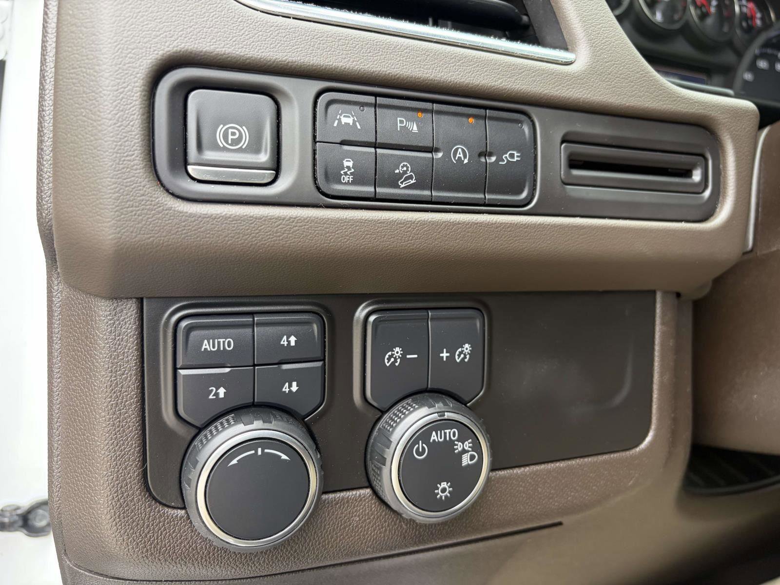 Used 2021 Chevrolet Tahoe Z71 w/ Luxury Package AWD/4WD image 17