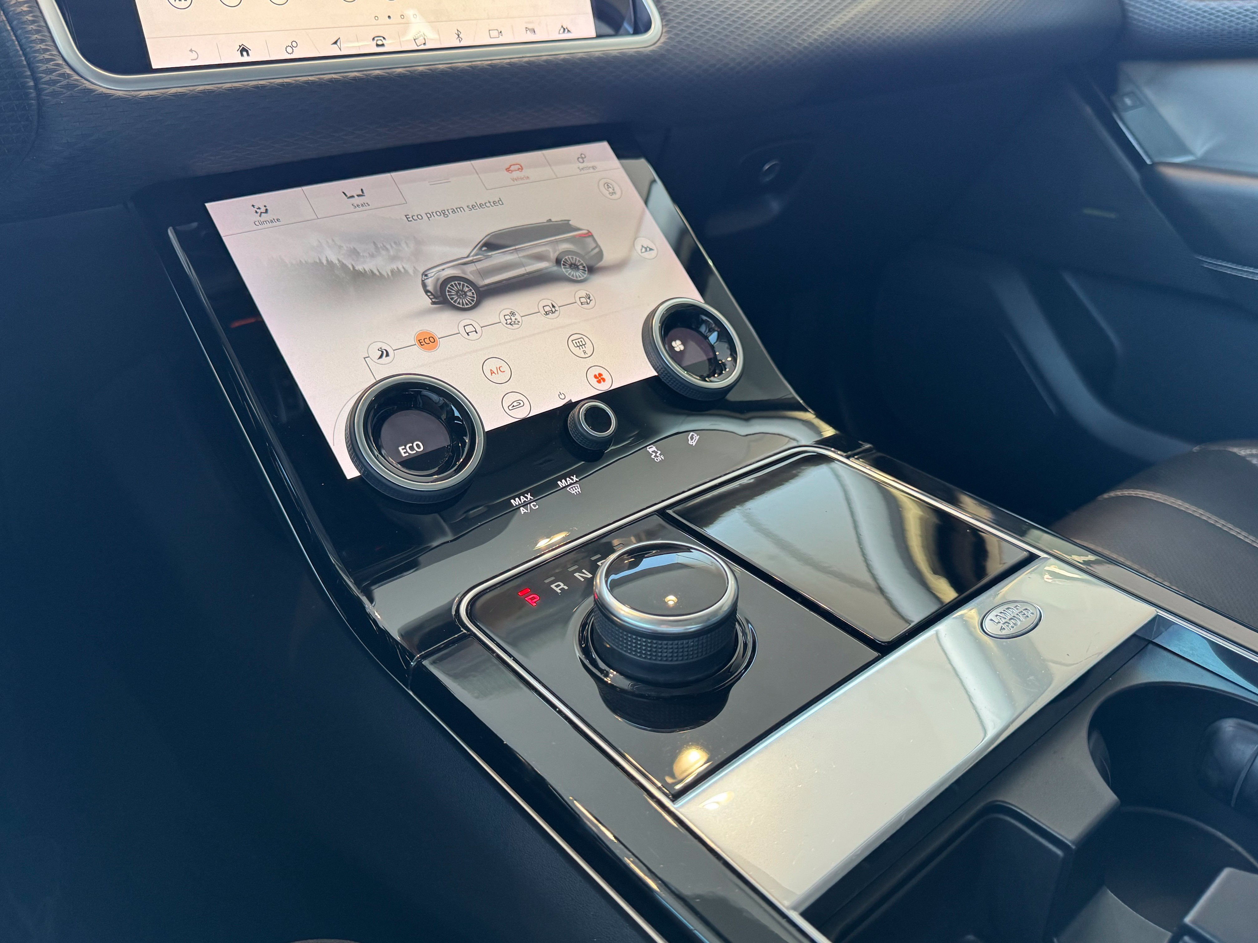 Used 2018 Land Rover Range Rover Velar S AWD/4WD image 44