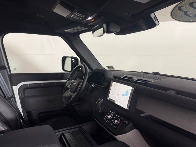 Used 2023 Land Rover Defender 130 SE image 33