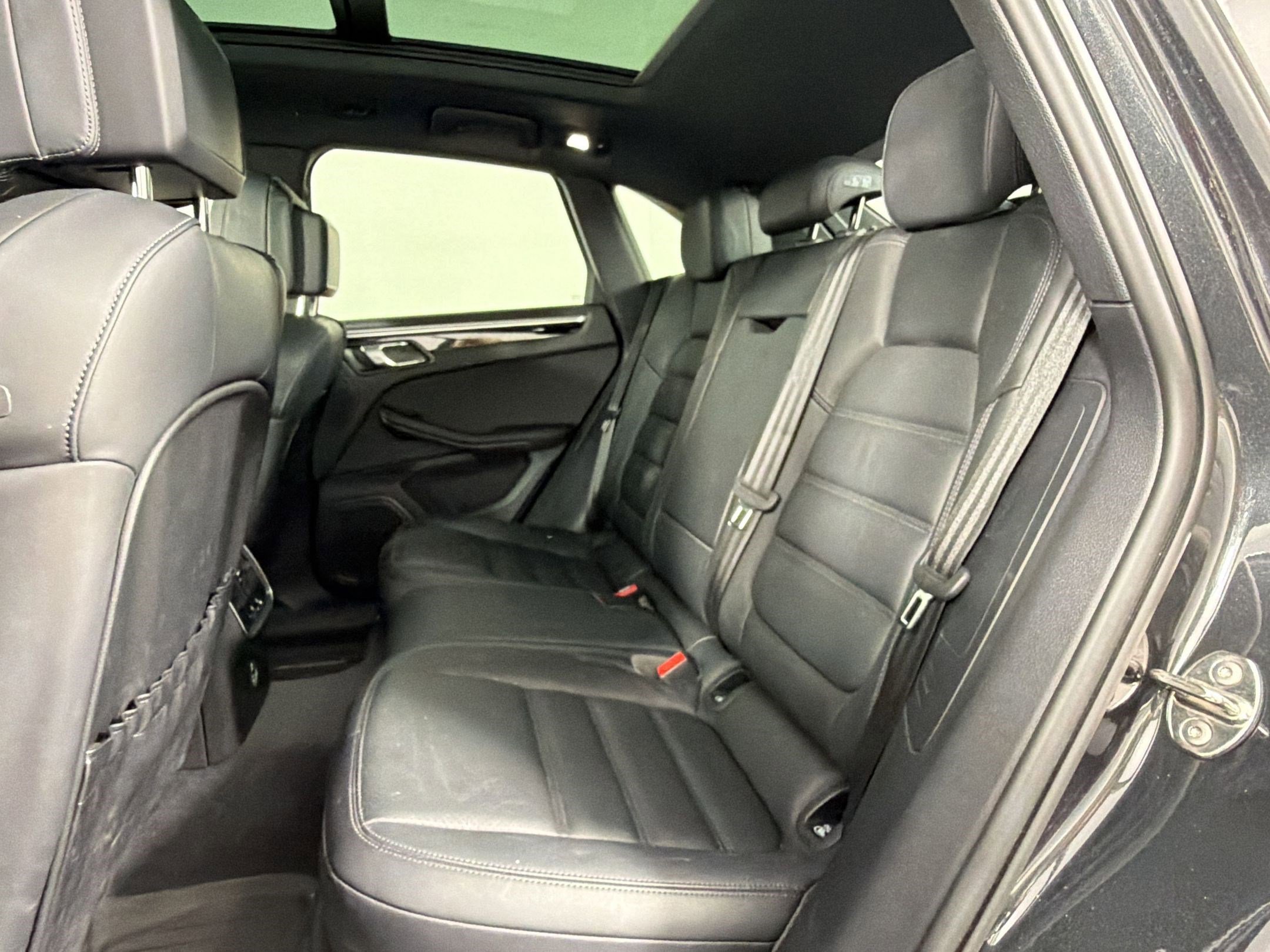 Certified 2023 Porsche Macan image 25