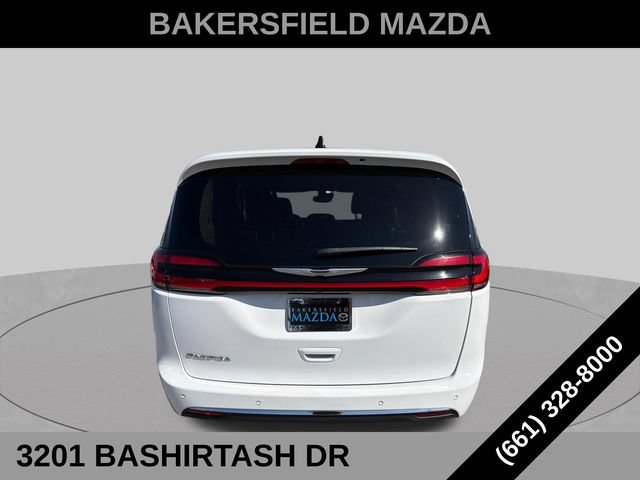 Used 2023 Chrysler Pacifica Touring-L FWD image 4