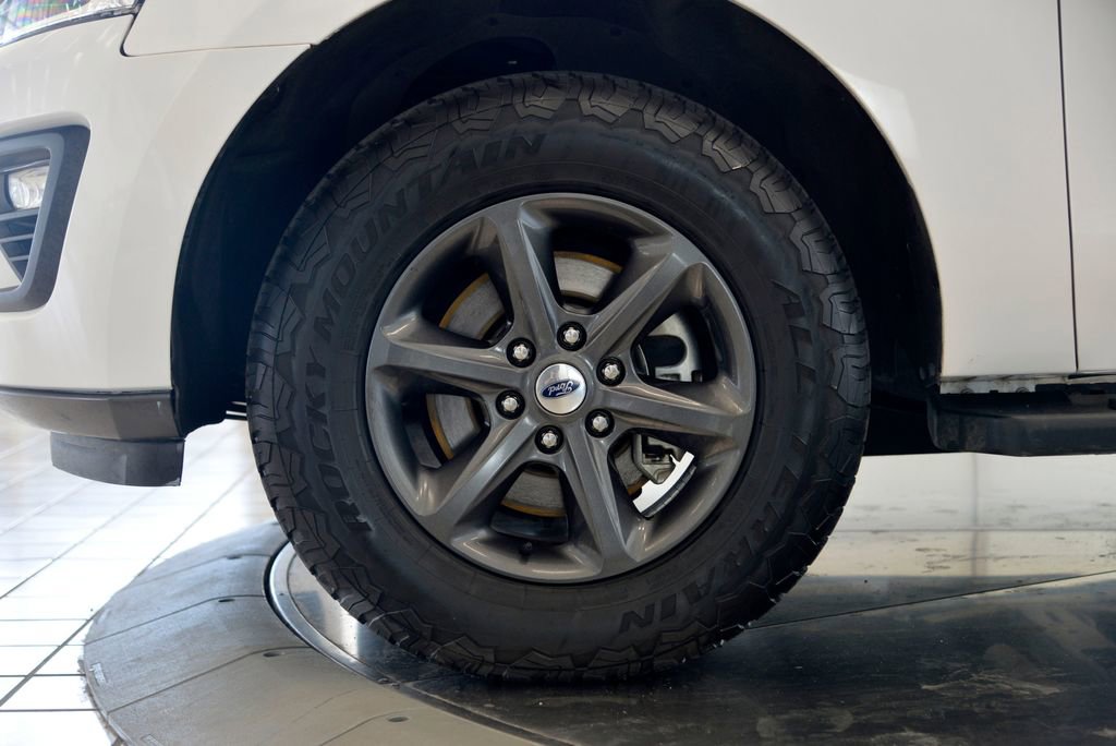 Used 2019 Ford Expedition XLT w/ Equipment Group 202A AWD/4WD image 11