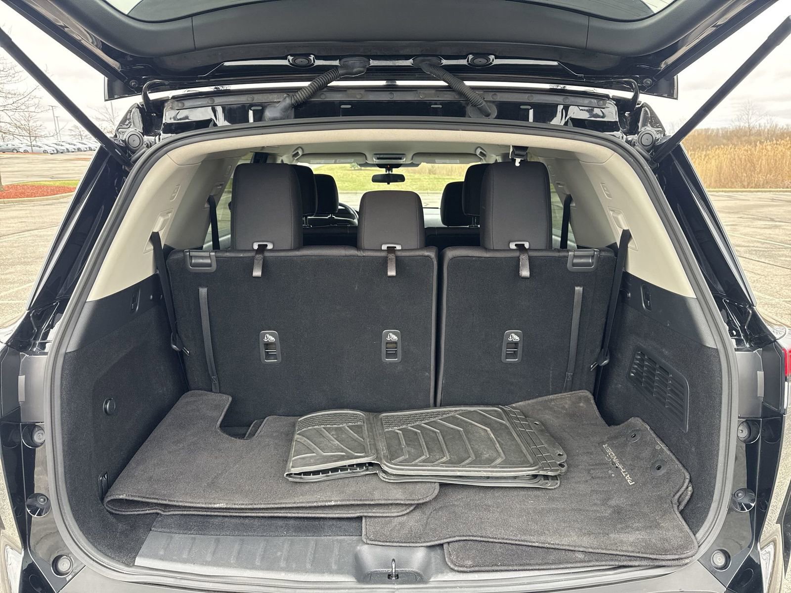 Used 2022 Nissan Pathfinder SV image 32