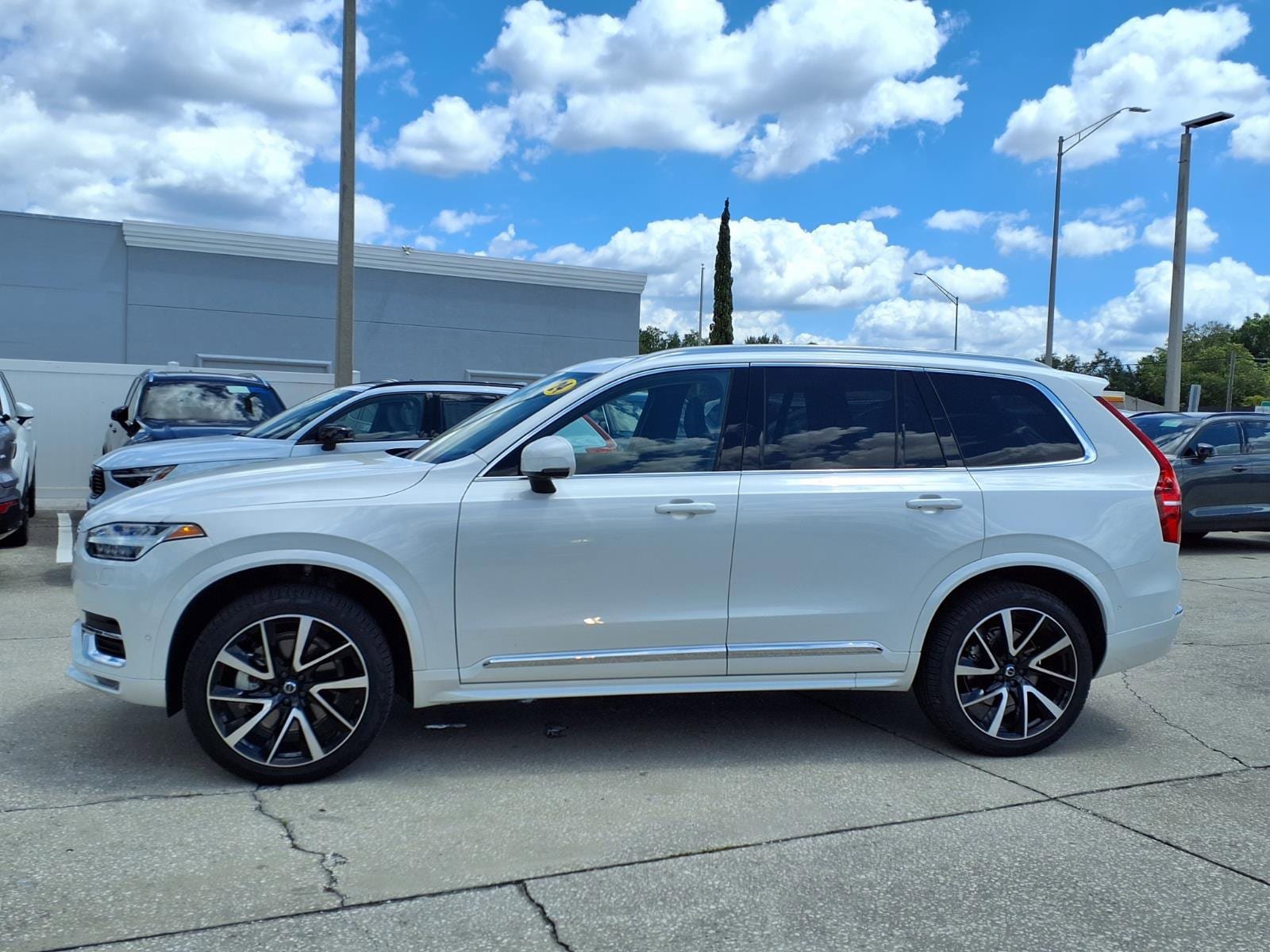 Used 2024 Volvo XC90 B6 Ultimate w/ Protection Package Premier AWD/4WD image 4