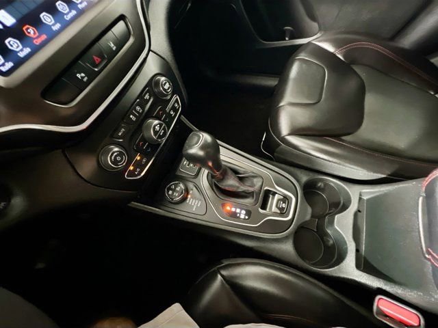 Used 2021 Jeep Cherokee Trailhawk image 19