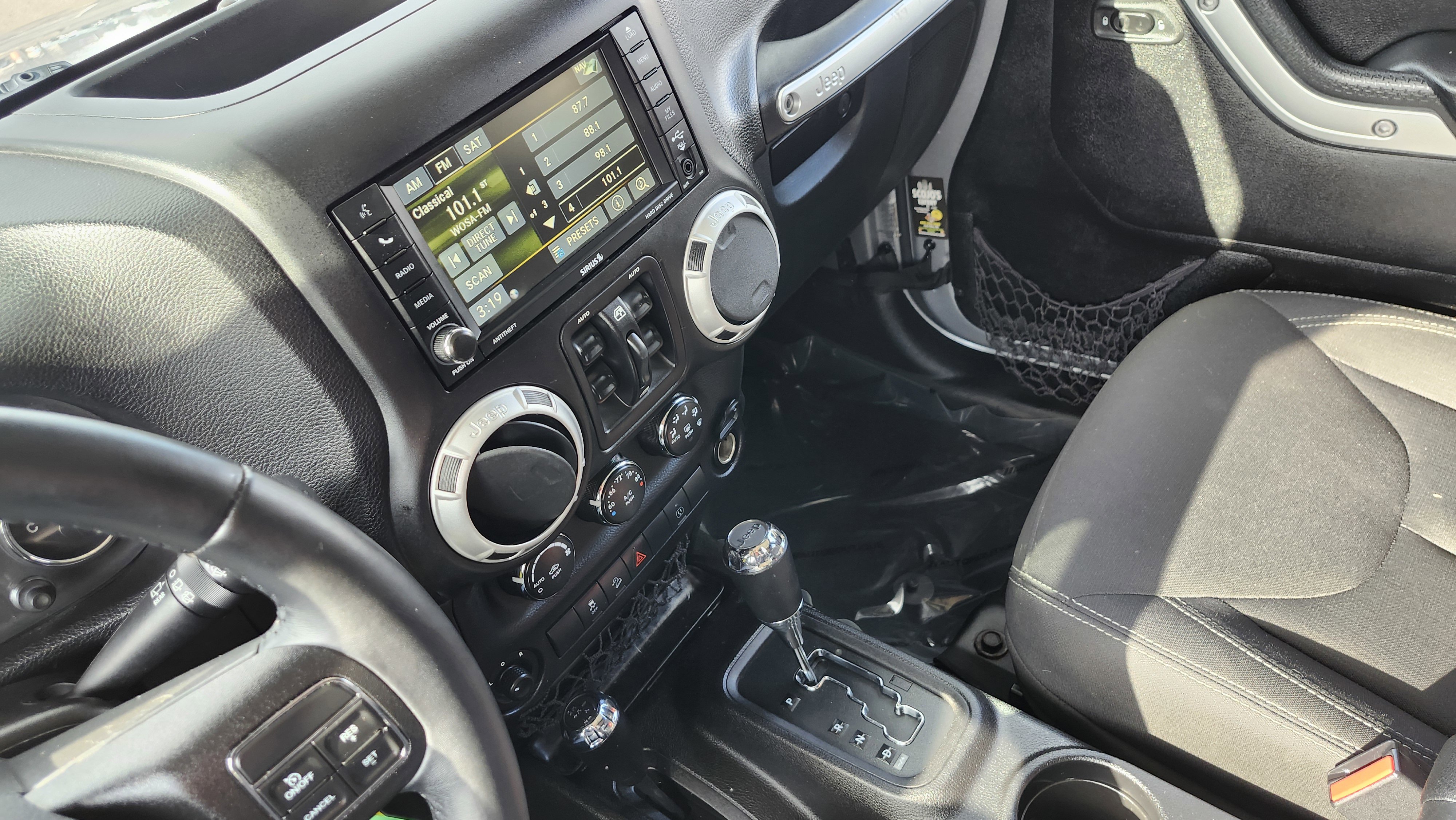 Used 2015 Jeep Wrangler Unlimited Sahara w/ Dual Top Group image 27