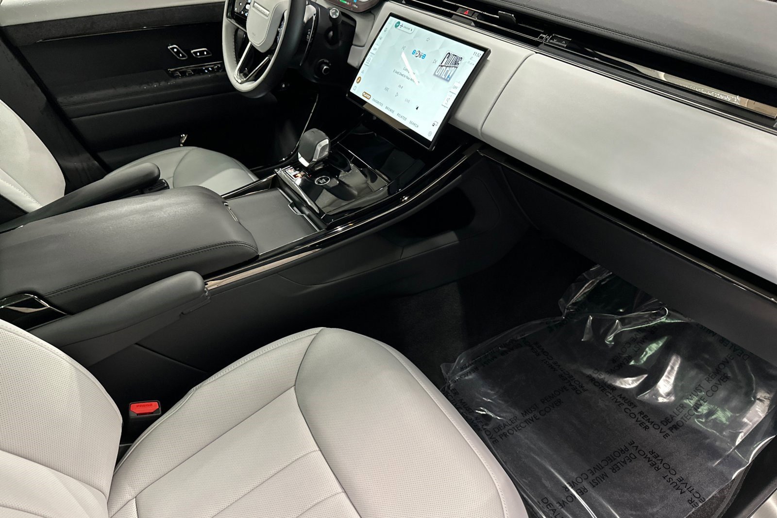 Used 2025 Land Rover Range Rover Sport Dynamic SE image 31