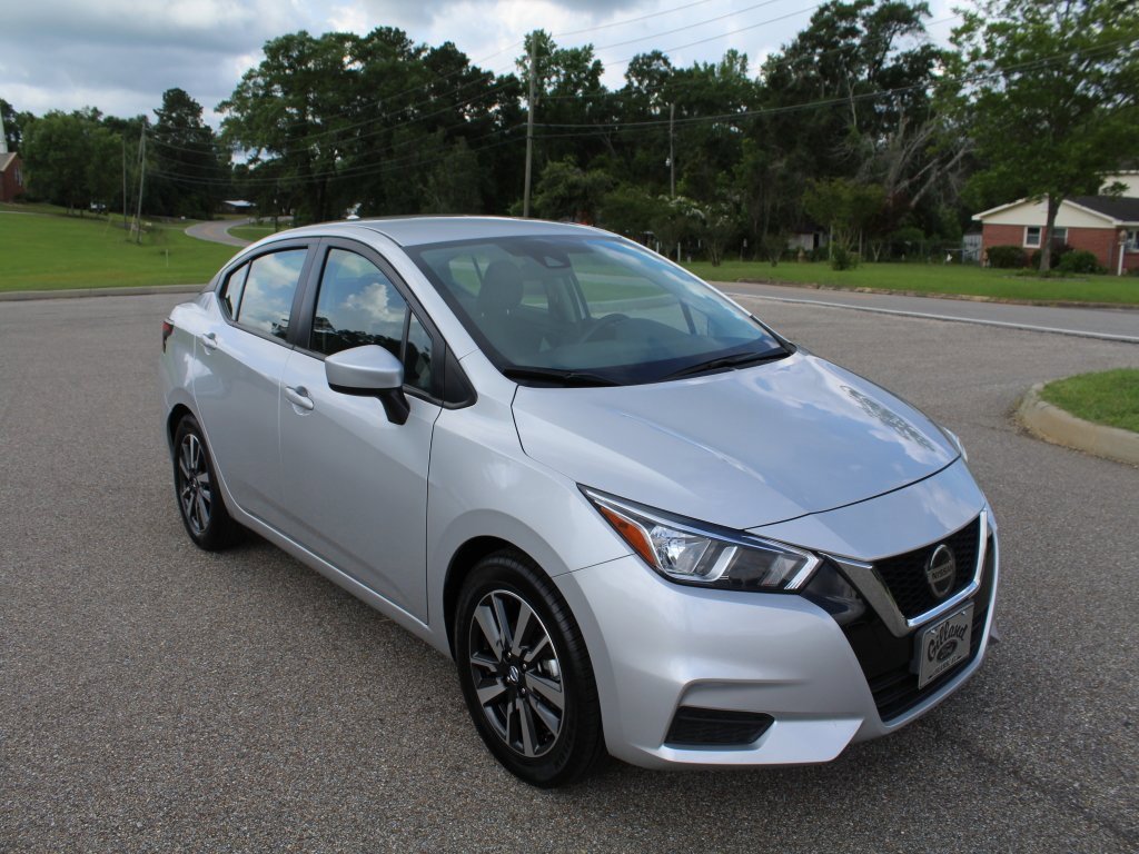 Used 2022 Nissan Versa SV image 11