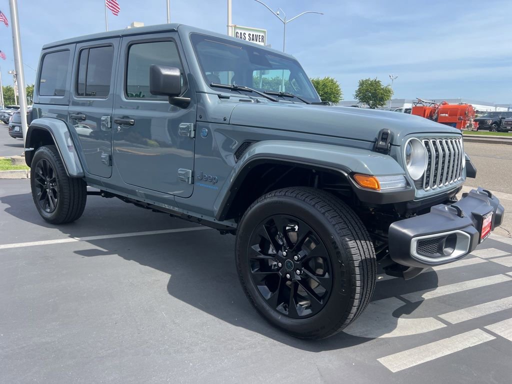 Used 2025 Jeep Wrangler Unlimited Sahara w/ Safety Group AWD/4WD image 11