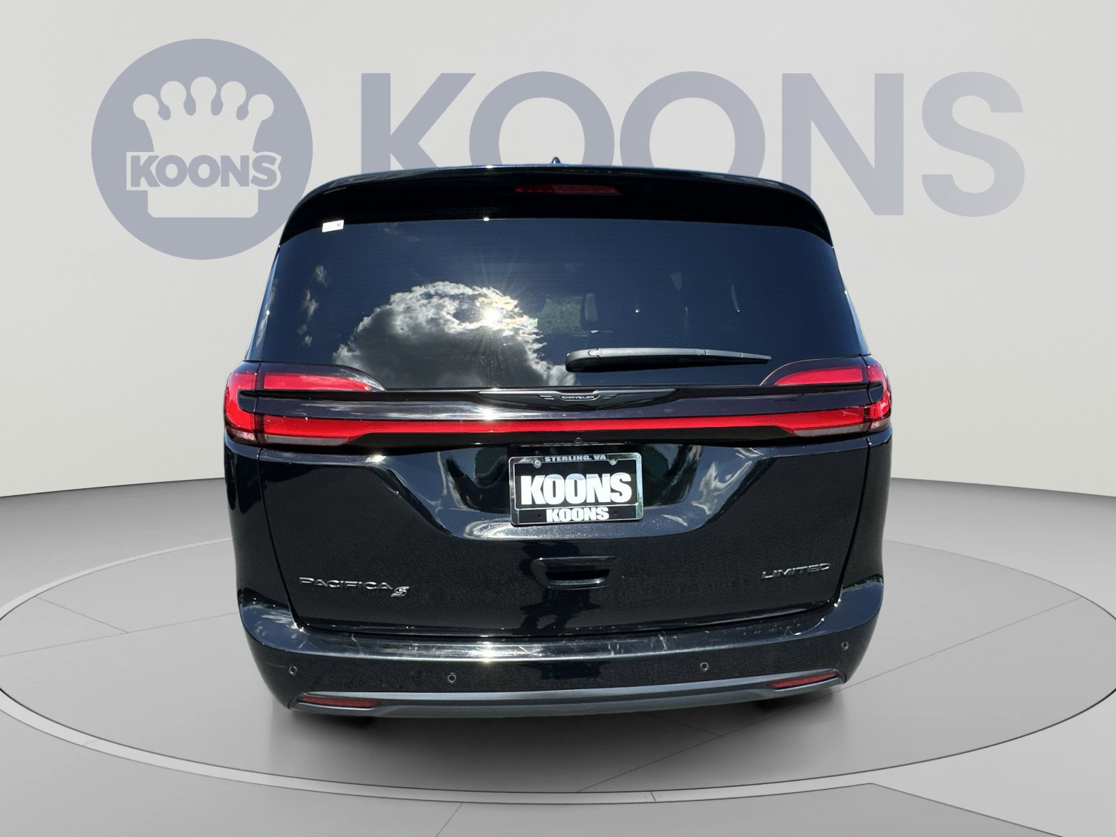 Used 2025 Chrysler Pacifica Limited FWD image 10