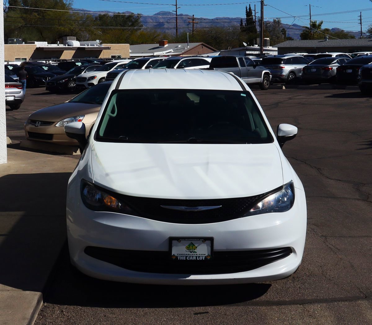 Used 2020 Chrysler Voyager L FWD image 15