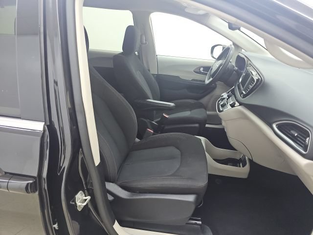 Used 2023 Chrysler Voyager LX FWD image 22