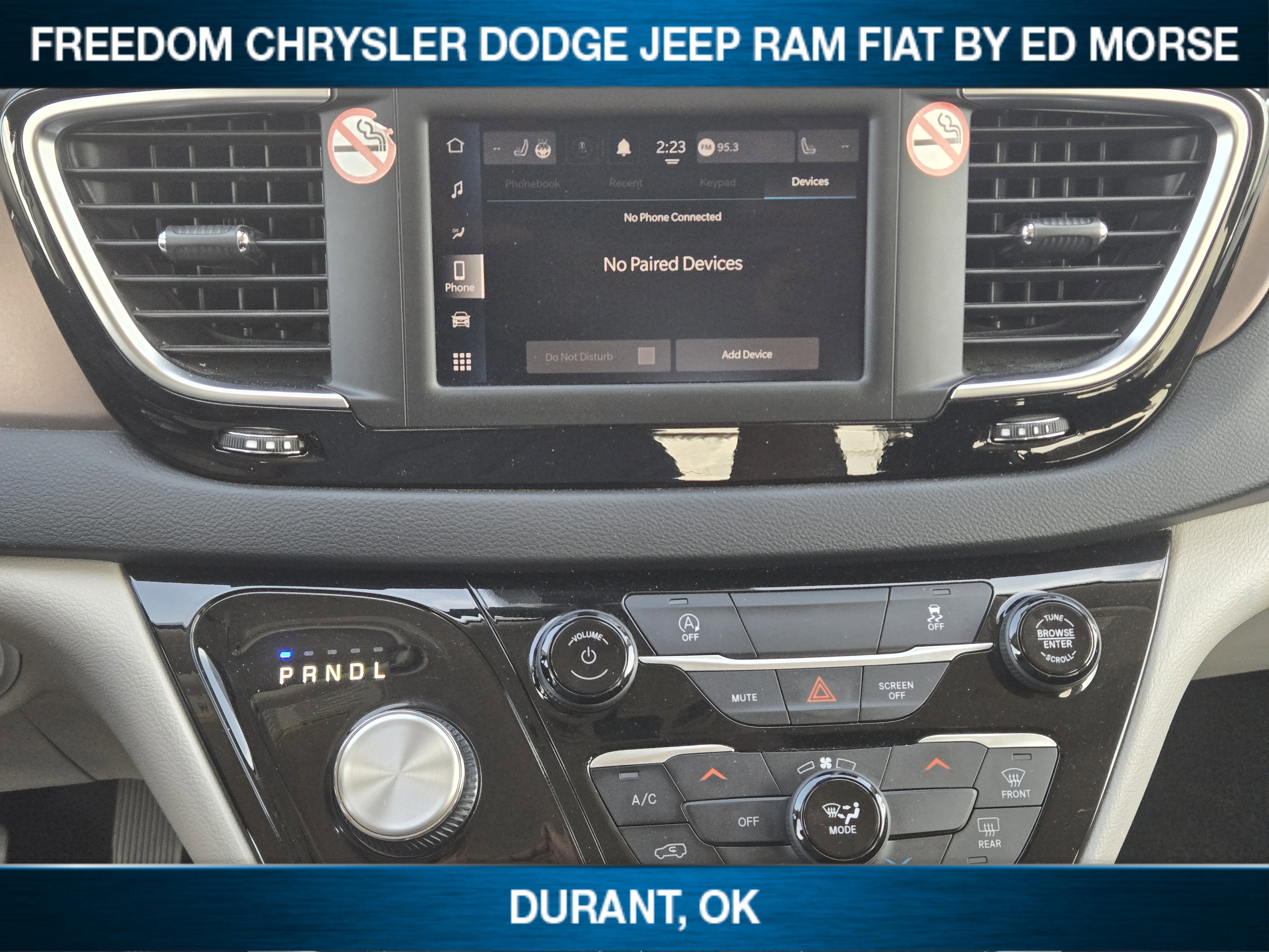 Used 2023 Chrysler Voyager LX image 12