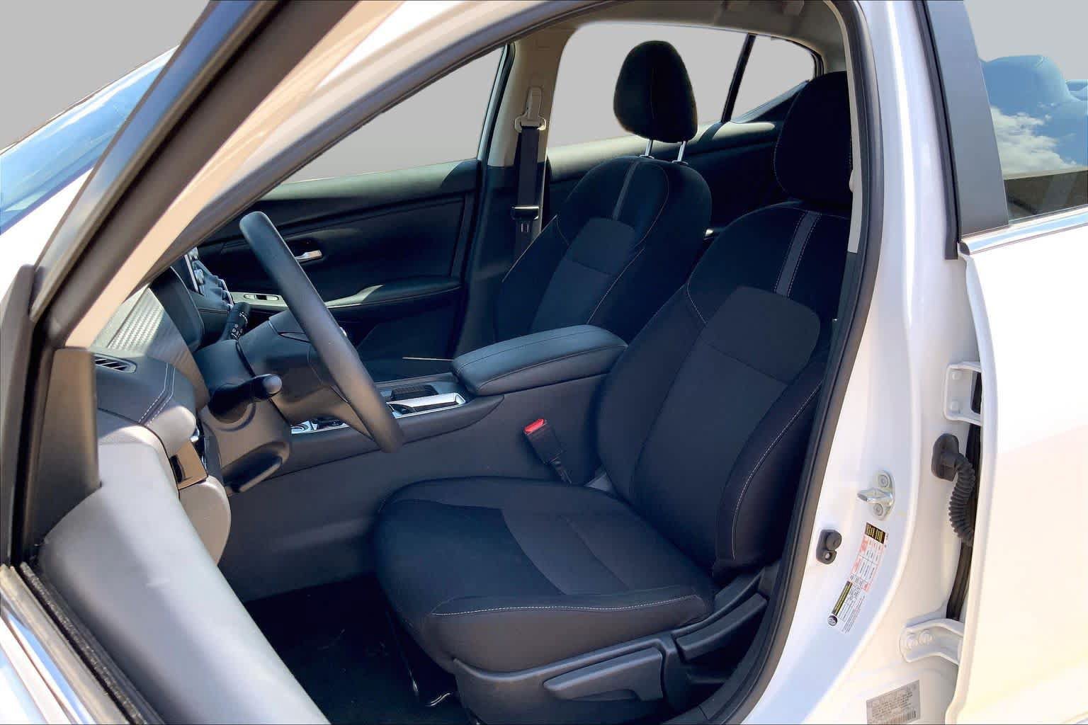 Used 2024 Nissan Sentra SV FWD image 8