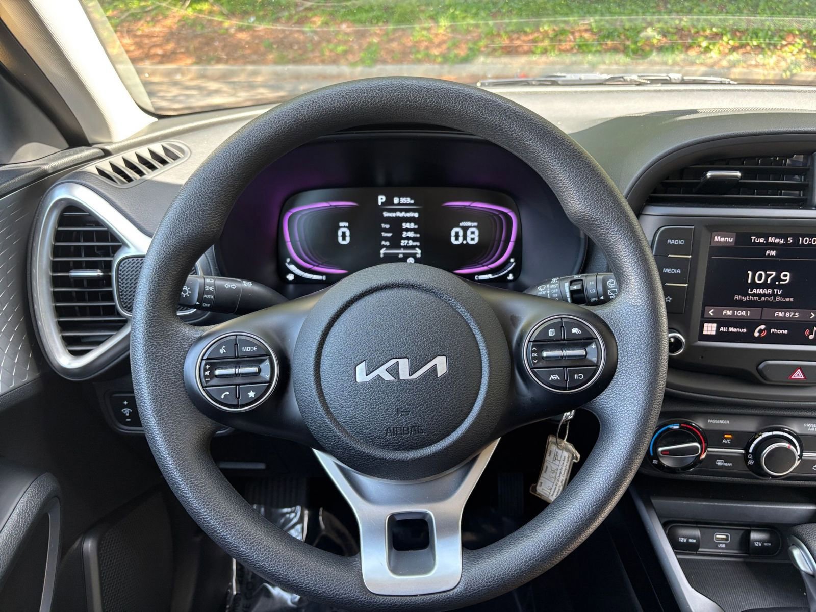 Used 2025 Kia Soul LX w/ LX Technology Package FWD image 27