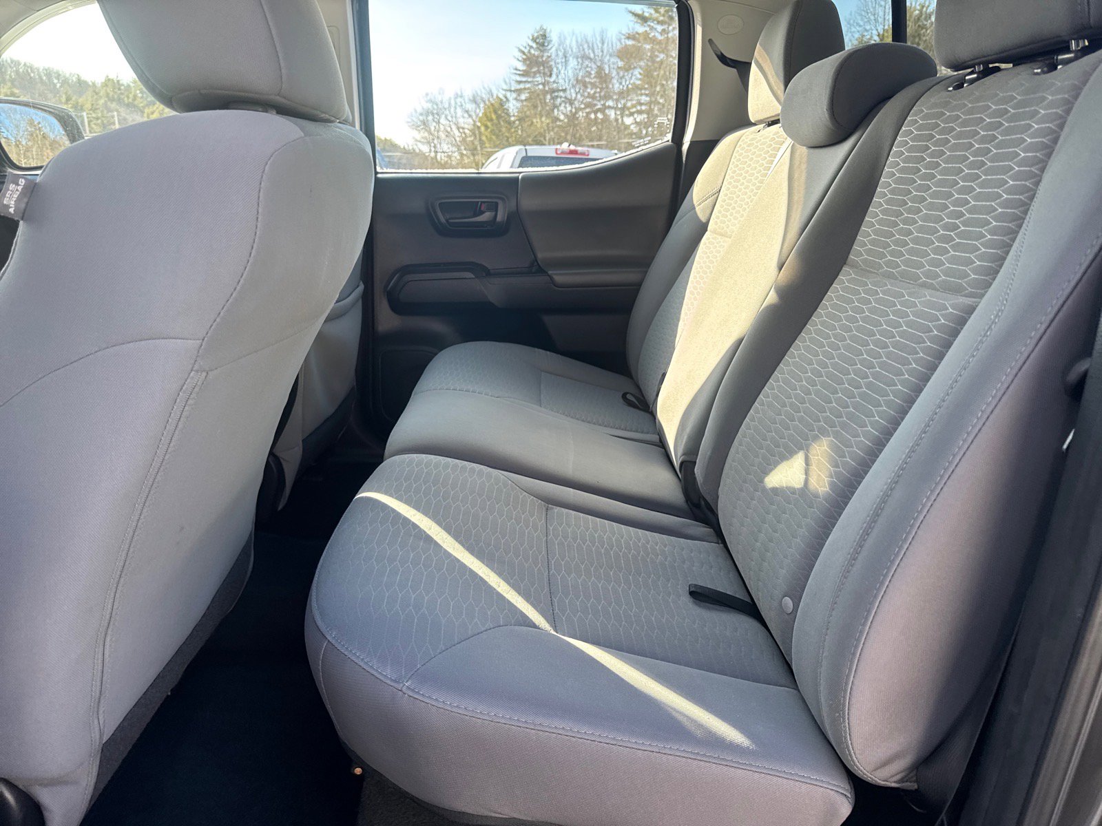 Used 2018 Toyota Tacoma SR image 9