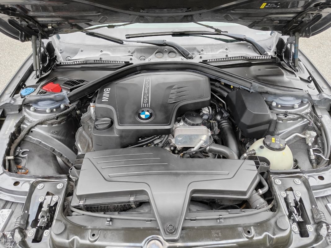 Used 2018 BMW 320i xDrive Sedan w/ Convenience Package AWD/4WD image 30