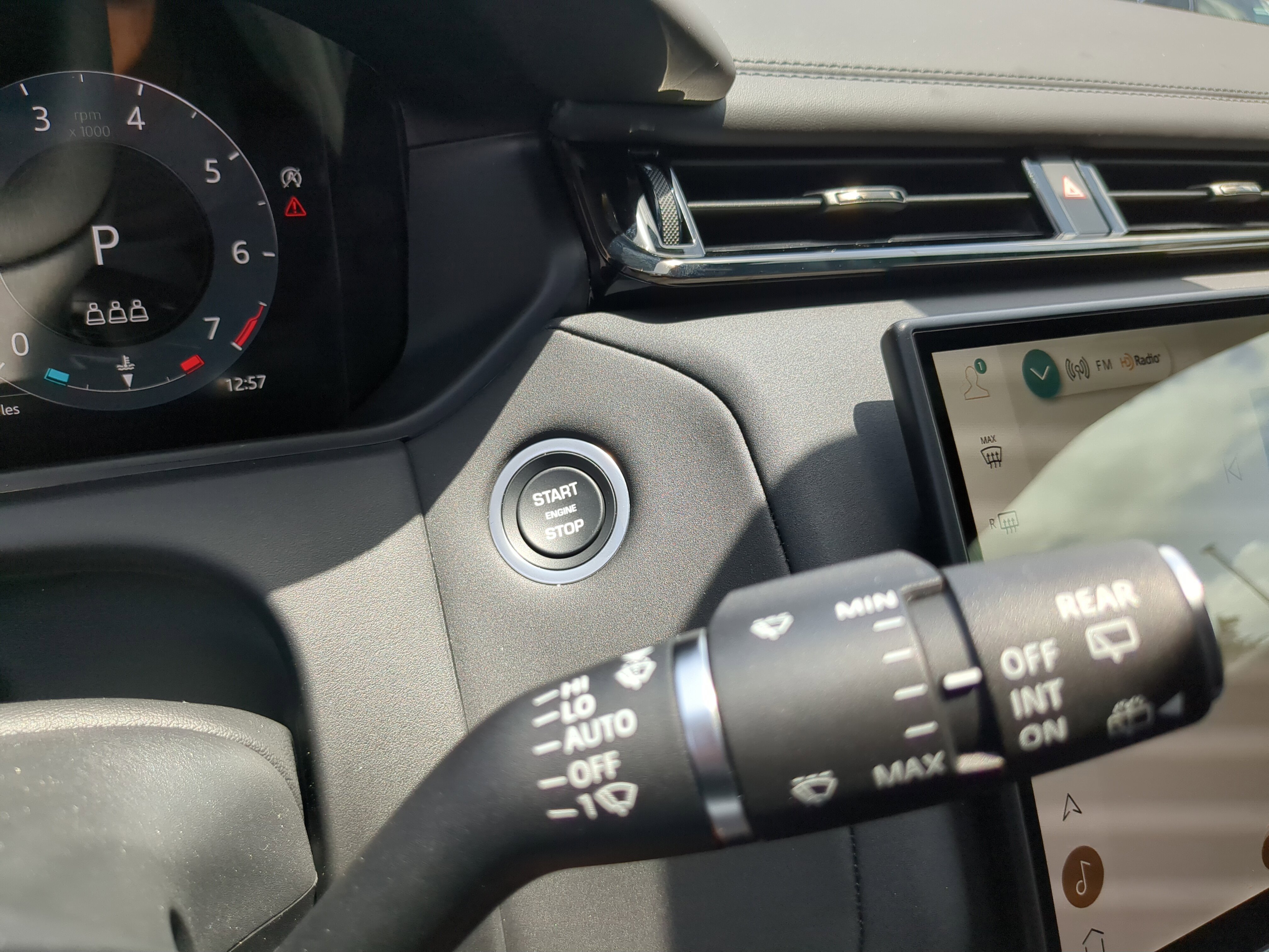 New 2026 Land Rover Range Rover Velar Dynamic SE image 30