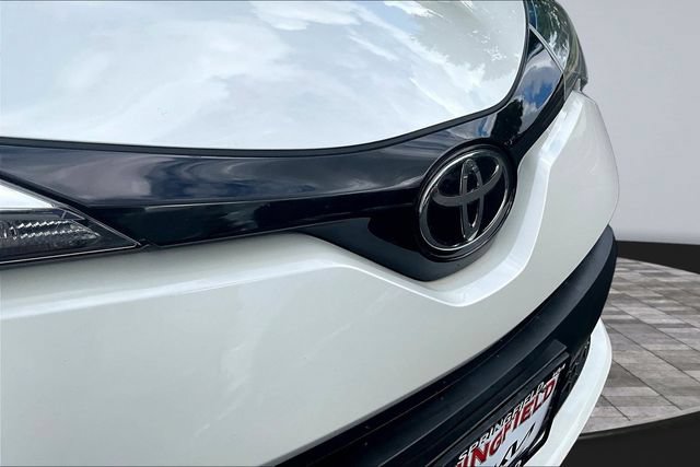 Used 2020 Toyota C-HR LE FWD image 29