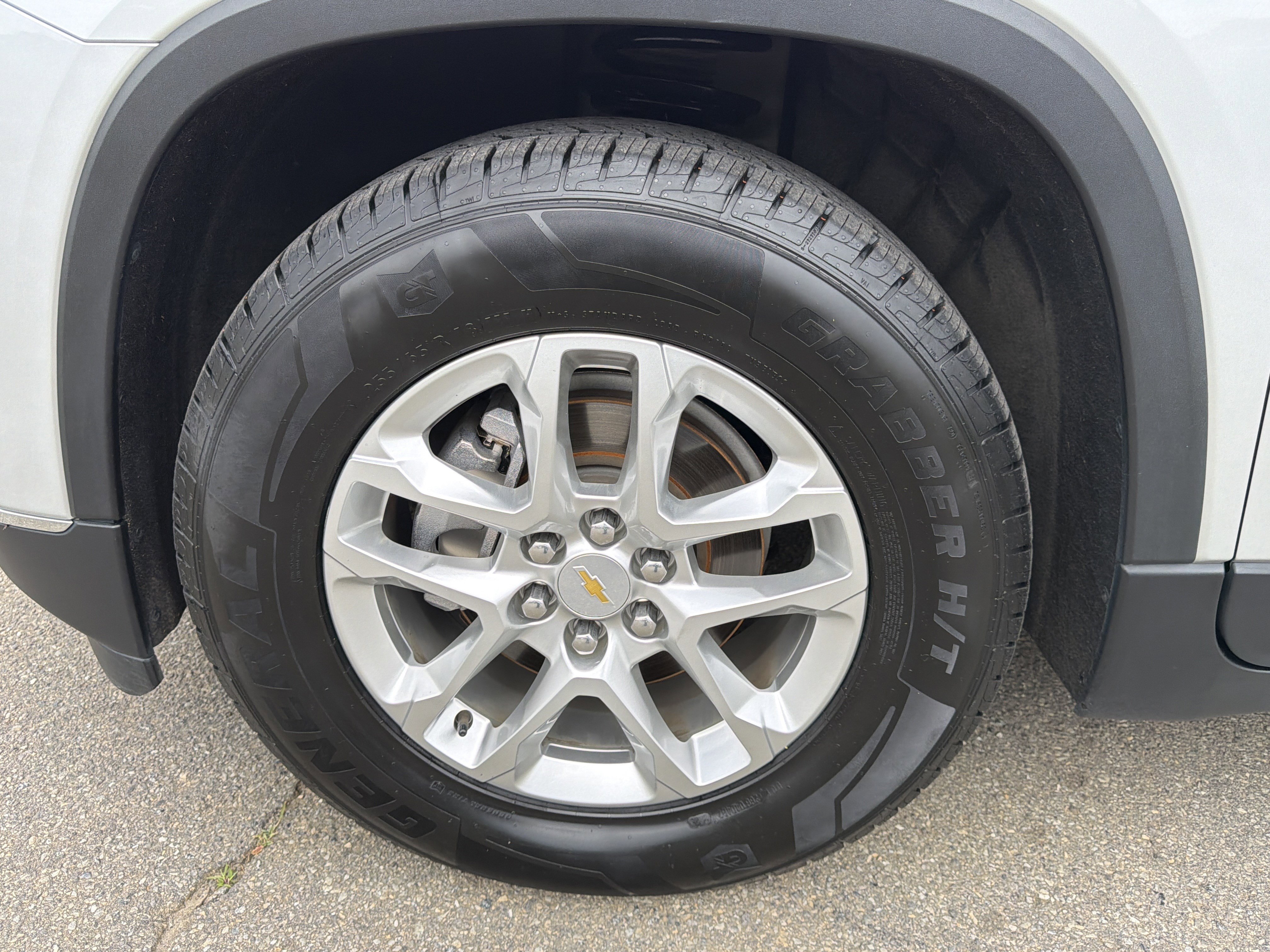 Used 2020 Chevrolet Traverse LT w/ Driver Confidence II Package AWD/4WD image 11