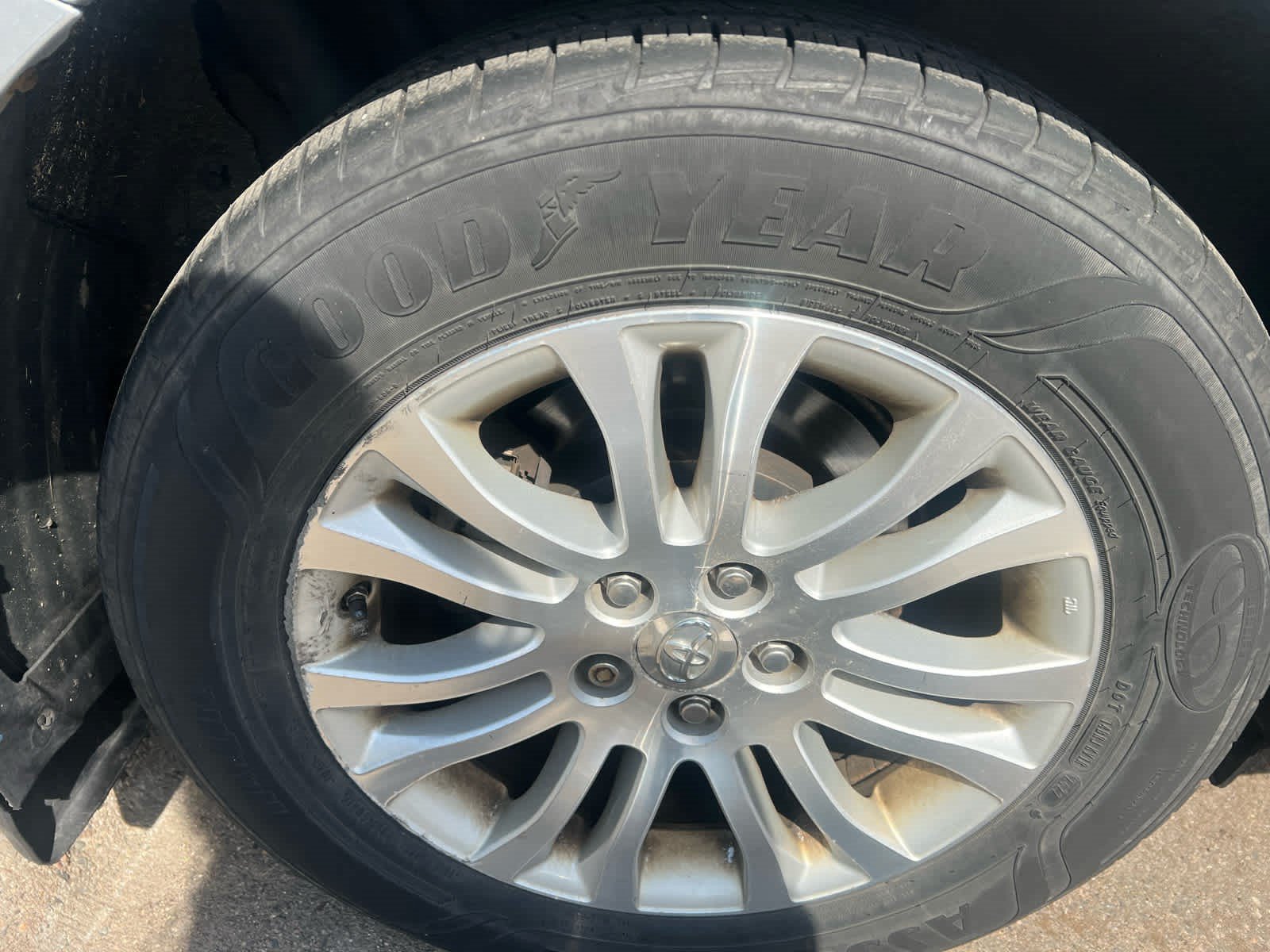 Used 2015 Toyota Sienna XLE FWD image 3