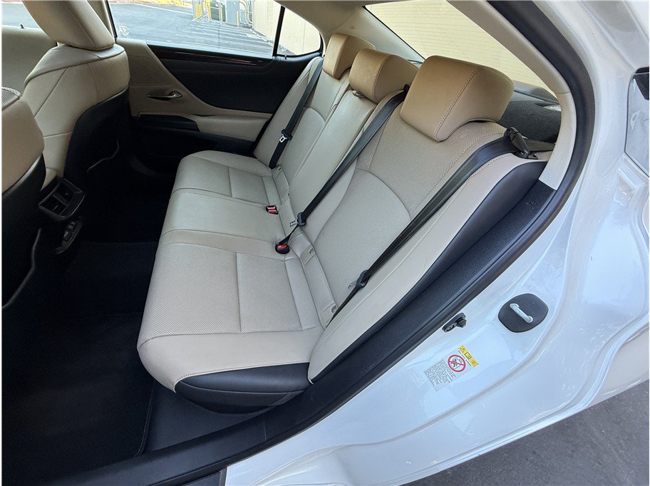 Used 2019 Lexus ES 300h w/ Premium Package FWD image 22