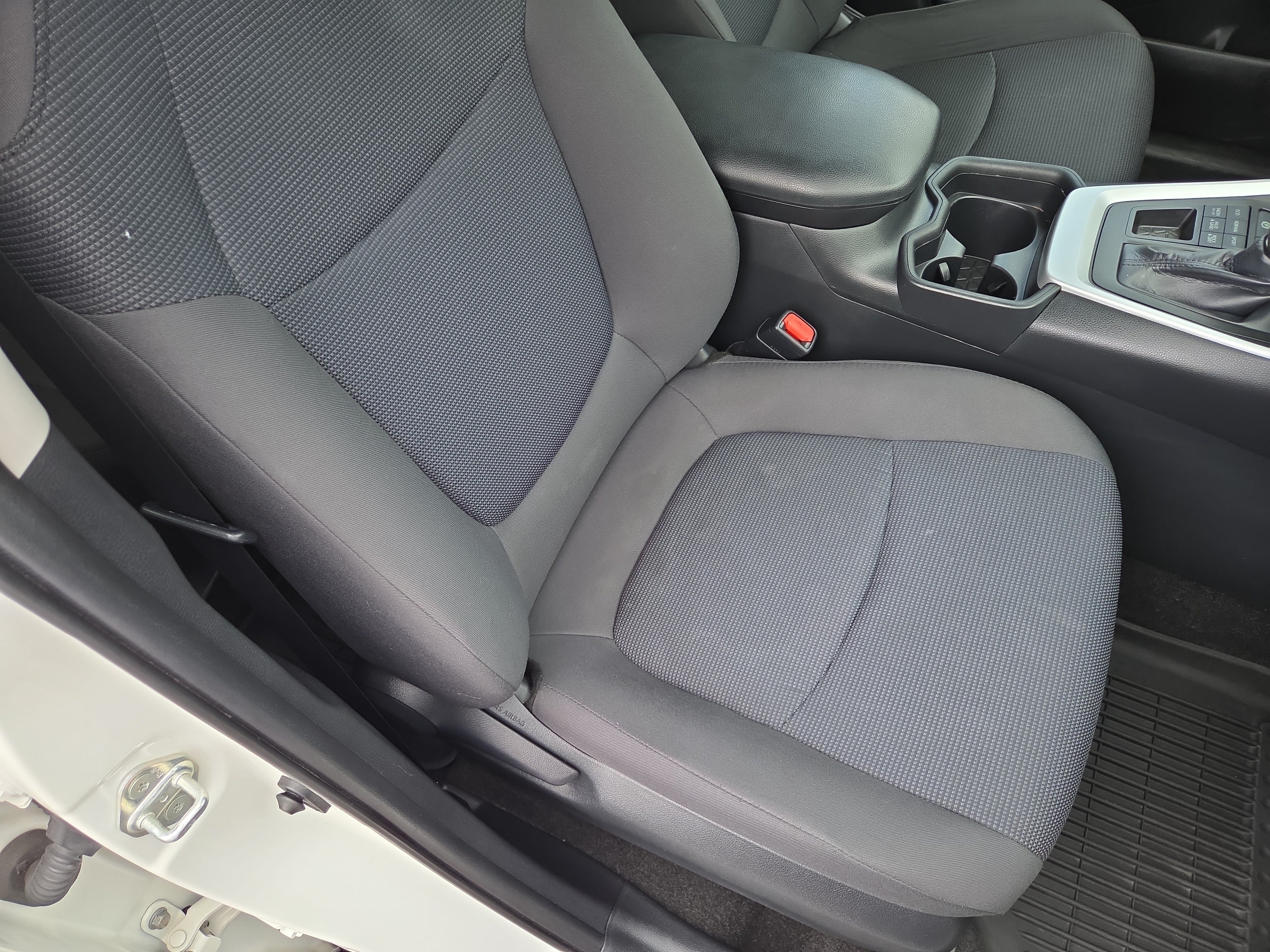 Used 2019 Toyota RAV4 LE AWD/4WD image 17