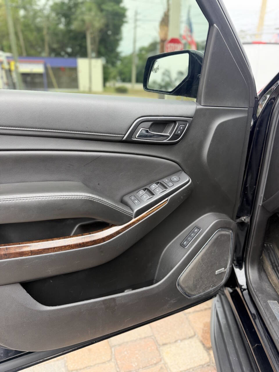 Used 2018 Chevrolet Suburban LT RWD image 12