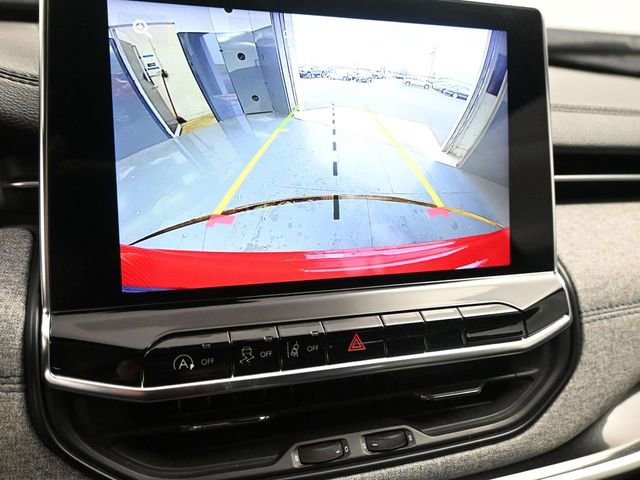 Used 2024 Jeep Compass Latitude image 33