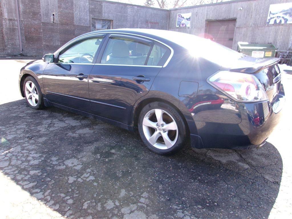 Used 2007 Nissan Altima 3.5 SE w/ Sport Pkg FWD image 6