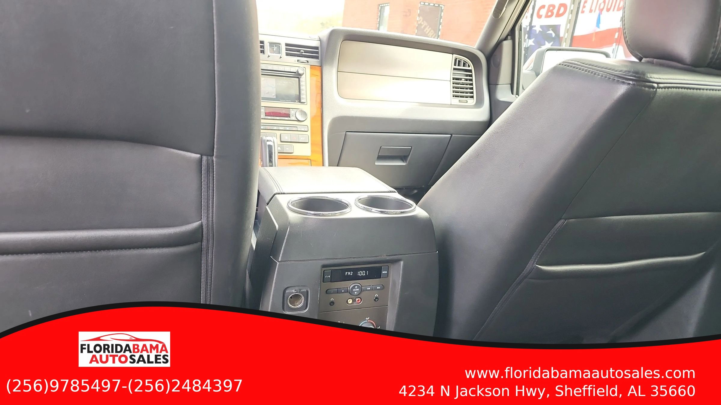 Used 2011 Lincoln Navigator Sport Utility 4D image 15