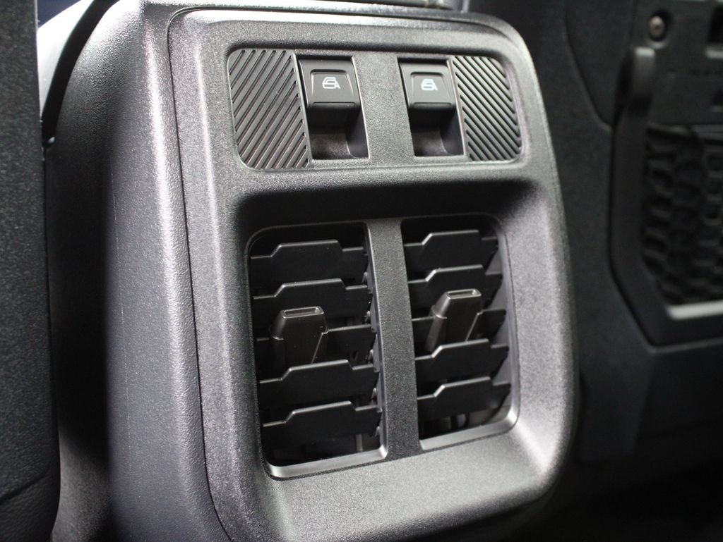 Used 2025 Ford Bronco Badlands AWD/4WD image 16
