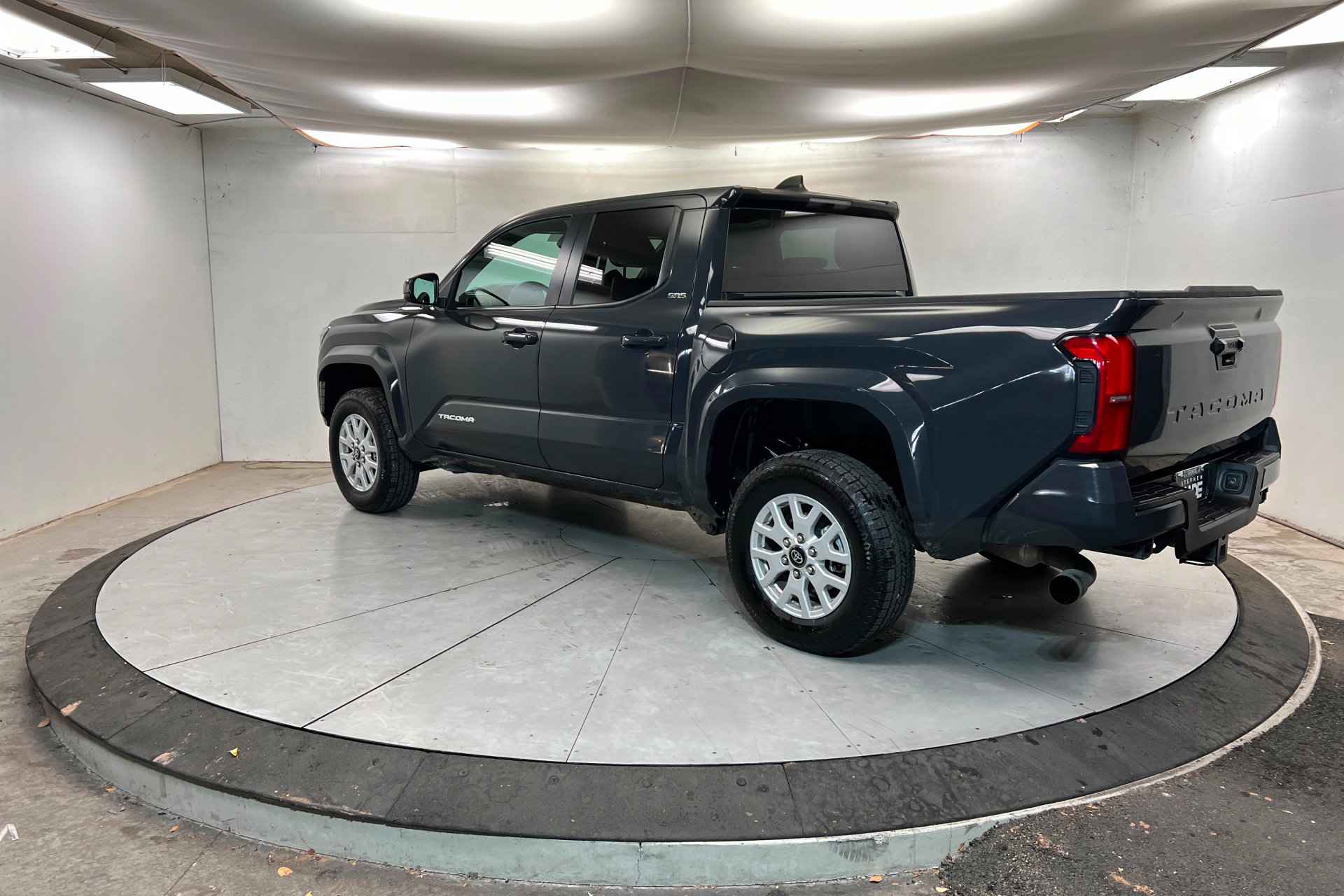 Used 2024 Toyota Tacoma SR5 image 3
