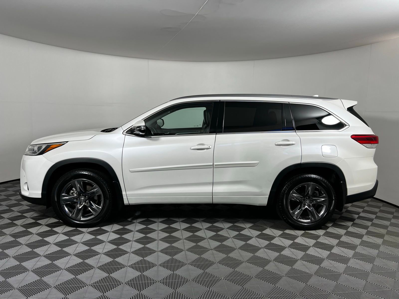Used 2018 Toyota Highlander Limited Platinum image 8